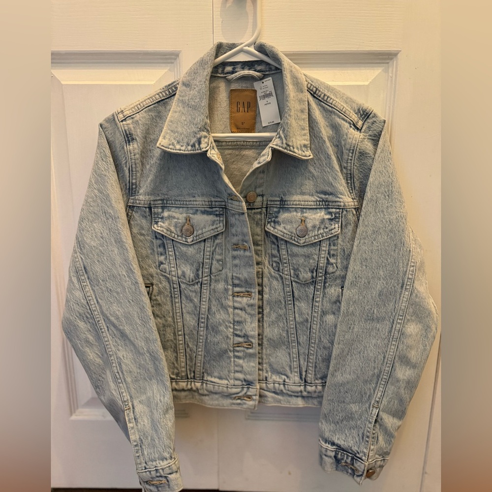*brand new* Gap Icon Denim jacket